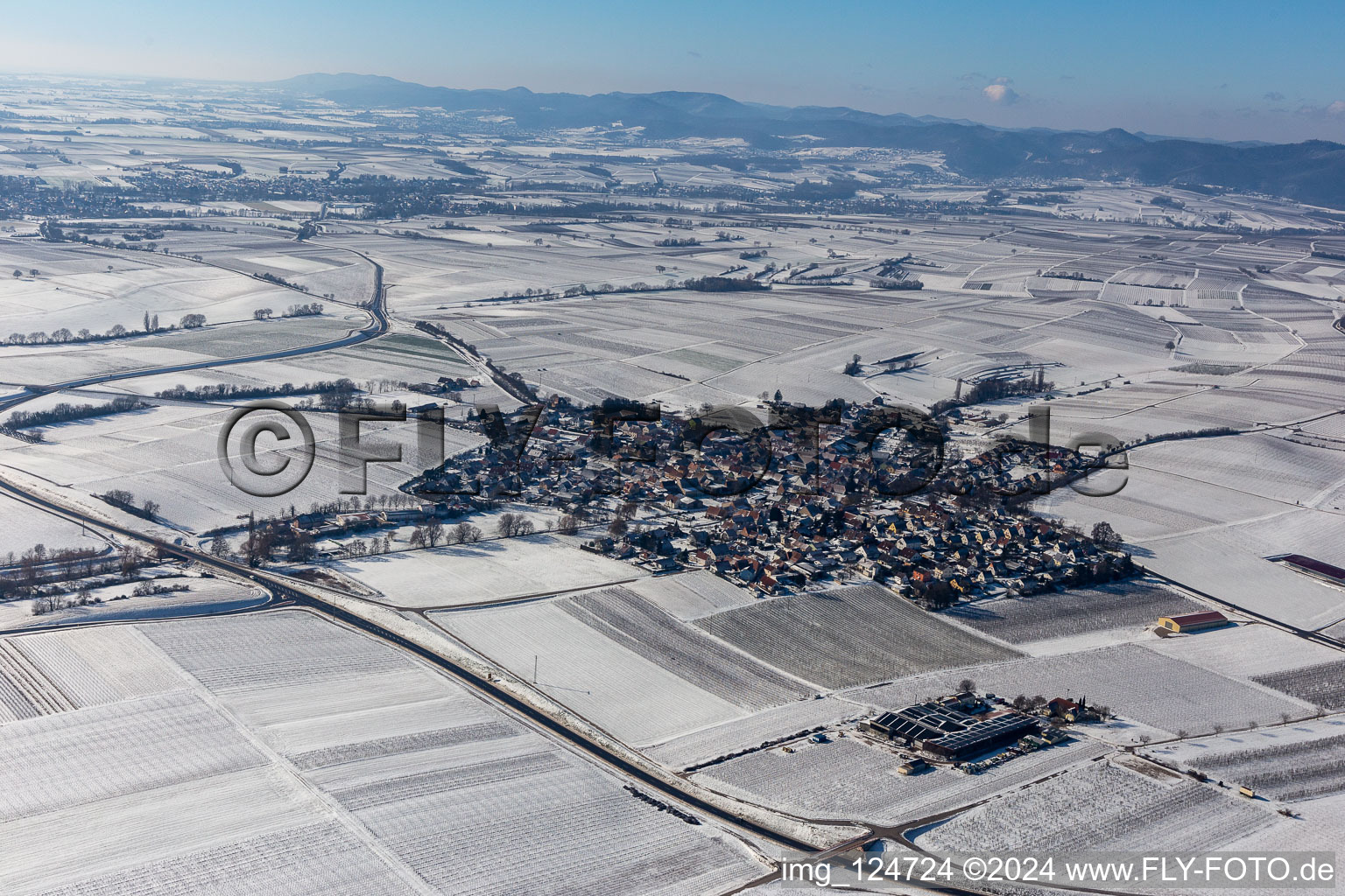 Winterluftbild im Schnee in Impflingen im Bundesland Rheinland-Pfalz, Deutschland