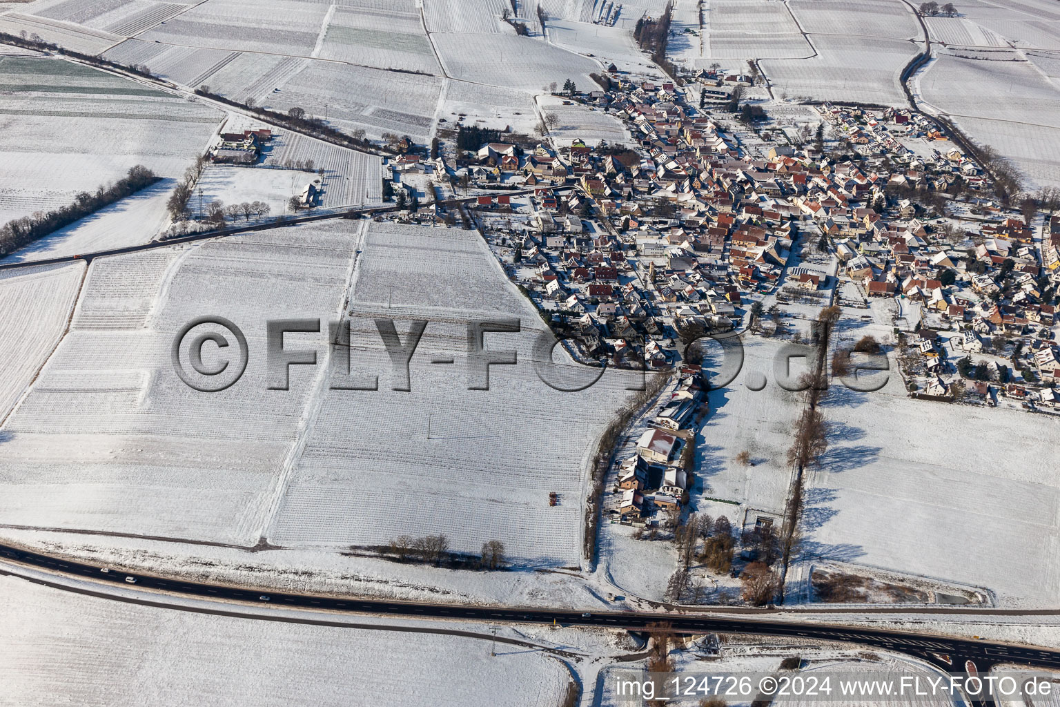 Winterluftbild im Schnee in Impflingen im Bundesland Rheinland-Pfalz, Deutschland