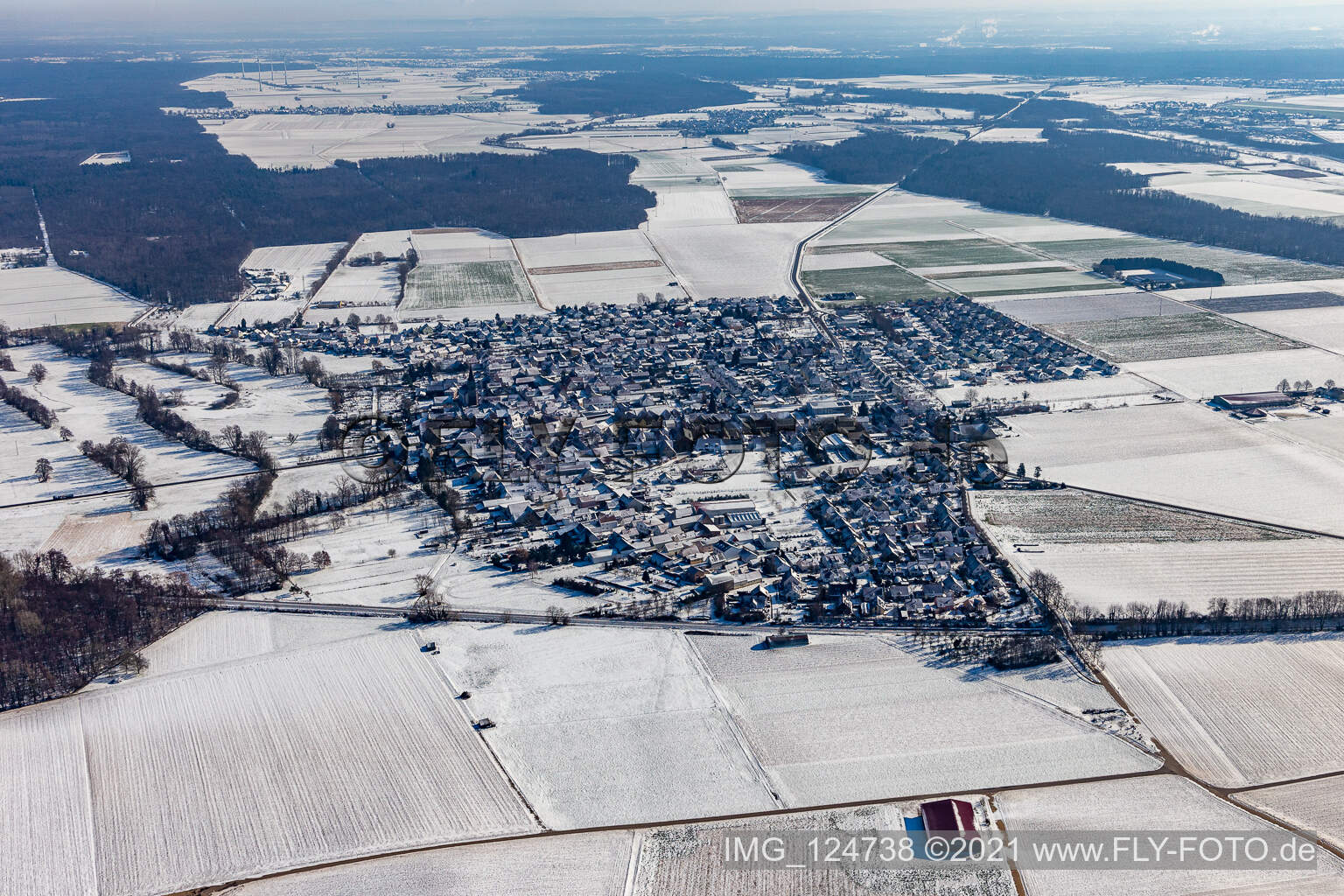 Winterluftbild im Schnee in Steinweiler im Bundesland Rheinland-Pfalz, Deutschland