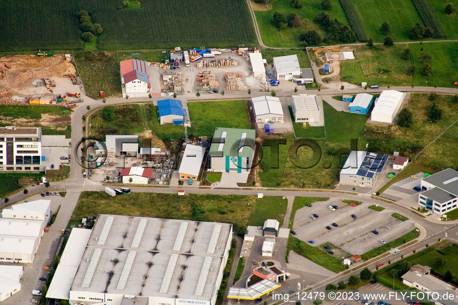 Ittersbach, Industriegebiet im Ortsteil Im Stockmädle in Karlsbad im Bundesland Baden-Württemberg, Deutschland von der Drohne aus gesehen