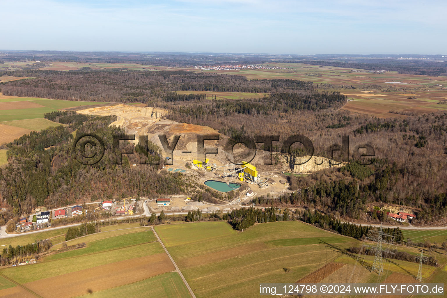 Luftaufnahme von Steinbruch, Georg Mast Schotterwerk, Erddeponie in Sulz am Eck im Bundesland Baden-Württemberg, Deutschland