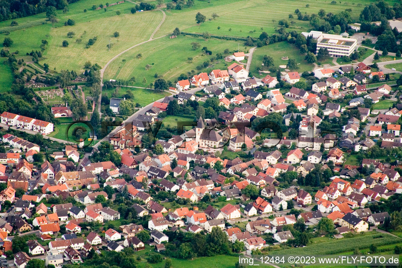 Luftbild von Ortsteil Ittersbach in Karlsbad im Bundesland Baden-Württemberg, Deutschland
