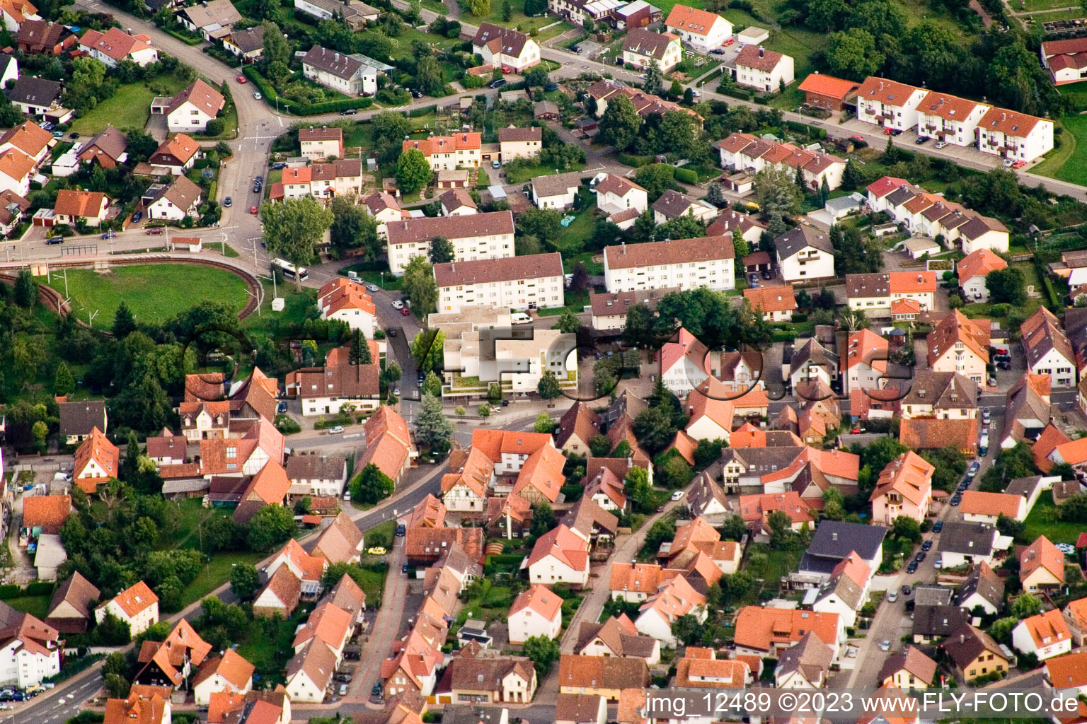 Luftbild von Brunnen Apotheke im Ortsteil Ittersbach in Karlsbad im Bundesland Baden-Württemberg, Deutschland