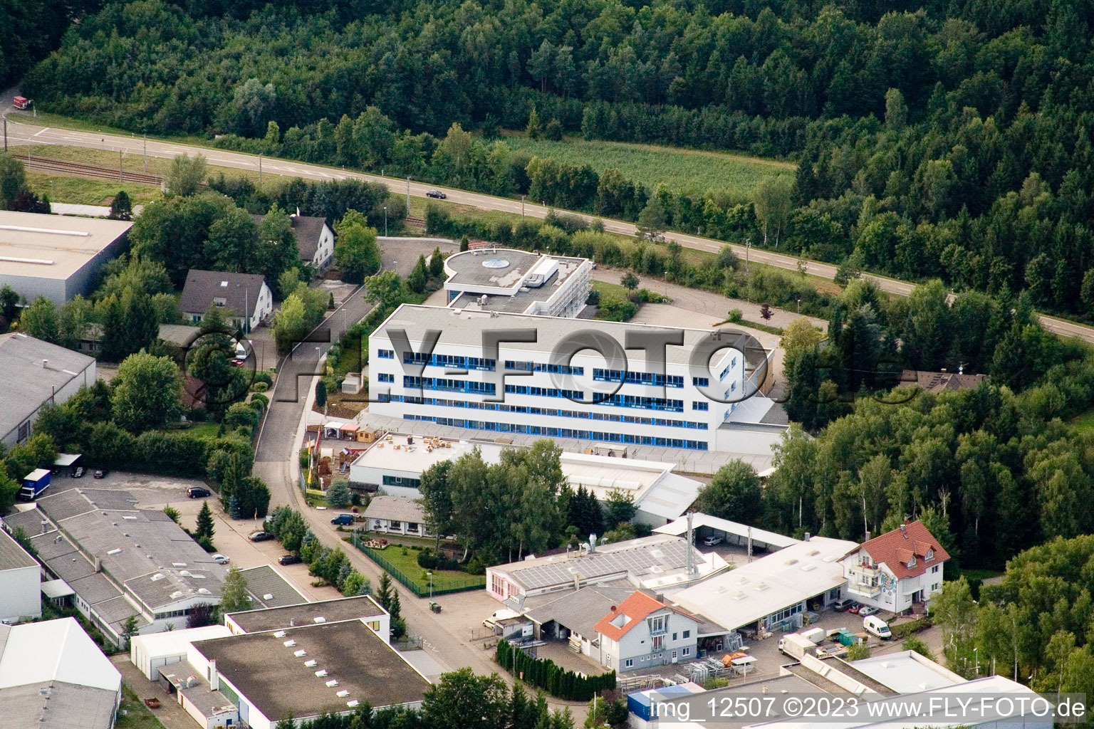 Drohnenaufname von Ittersbach, Industriegebiet im Ortsteil Im Stockmädle in Karlsbad im Bundesland Baden-Württemberg, Deutschland