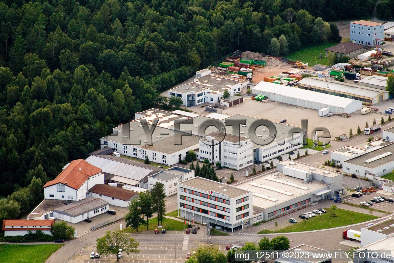 Ittersbach, Industriegebiet im Ortsteil Im Stockmädle in Karlsbad im Bundesland Baden-Württemberg, Deutschland aus der Drohnenperspektive