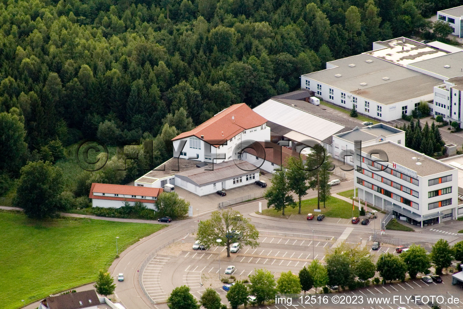 Luftaufnahme von Ittersbach, Industriegebiet im Ortsteil Im Stockmädle in Karlsbad im Bundesland Baden-Württemberg, Deutschland
