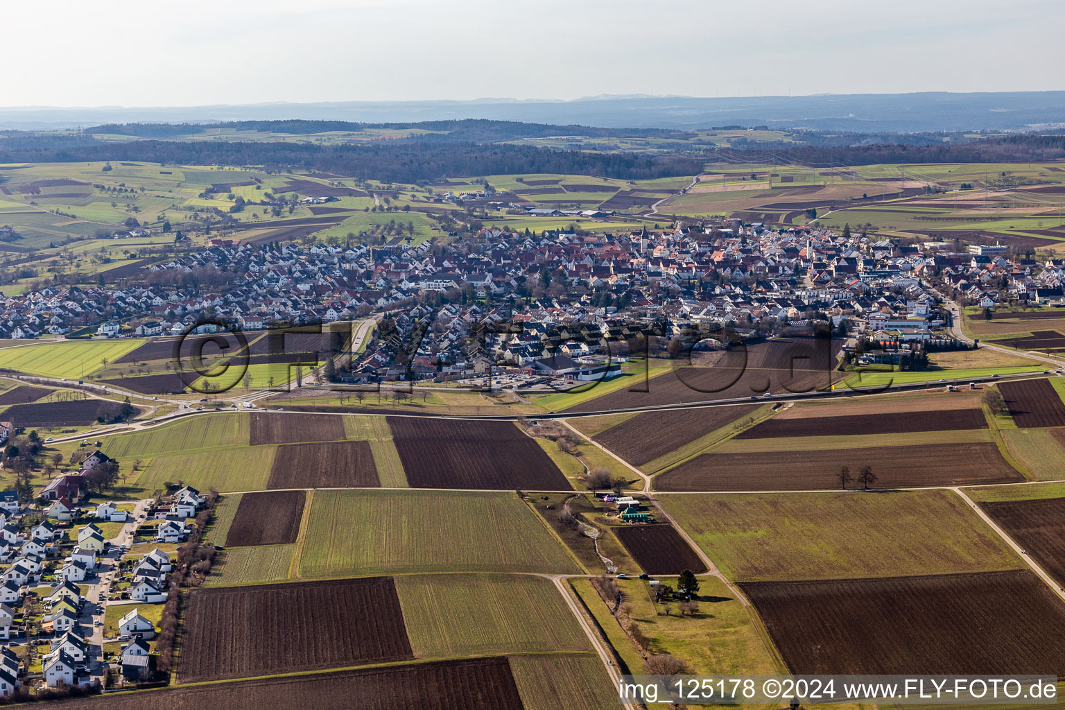 Von Nordwesten im Ortsteil Kuppingen in Herrenberg im Bundesland Baden-Württemberg, Deutschland