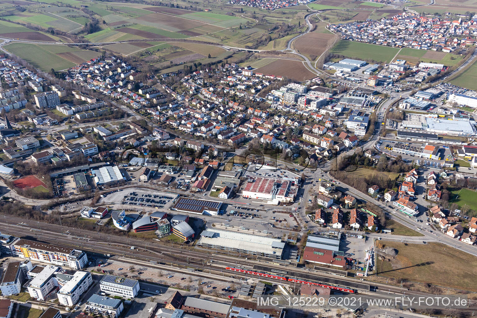 Luftbild von Bahnhof in Herrenberg im Bundesland Baden-Württemberg, Deutschland