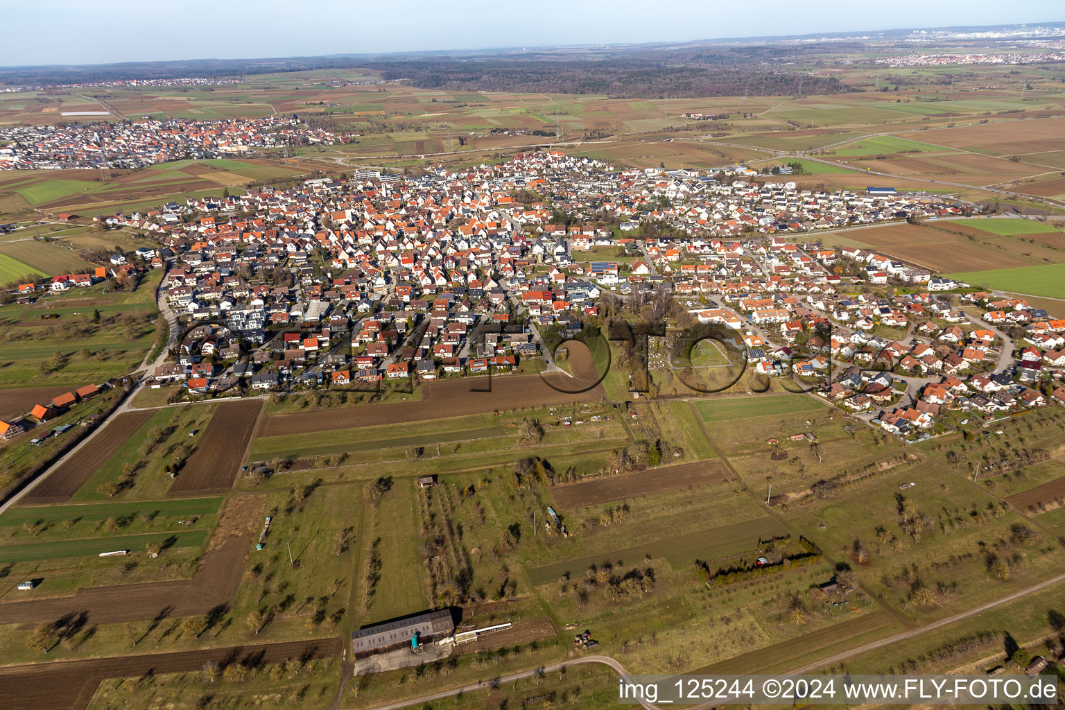 Von Süden im Ortsteil Kuppingen in Herrenberg im Bundesland Baden-Württemberg, Deutschland