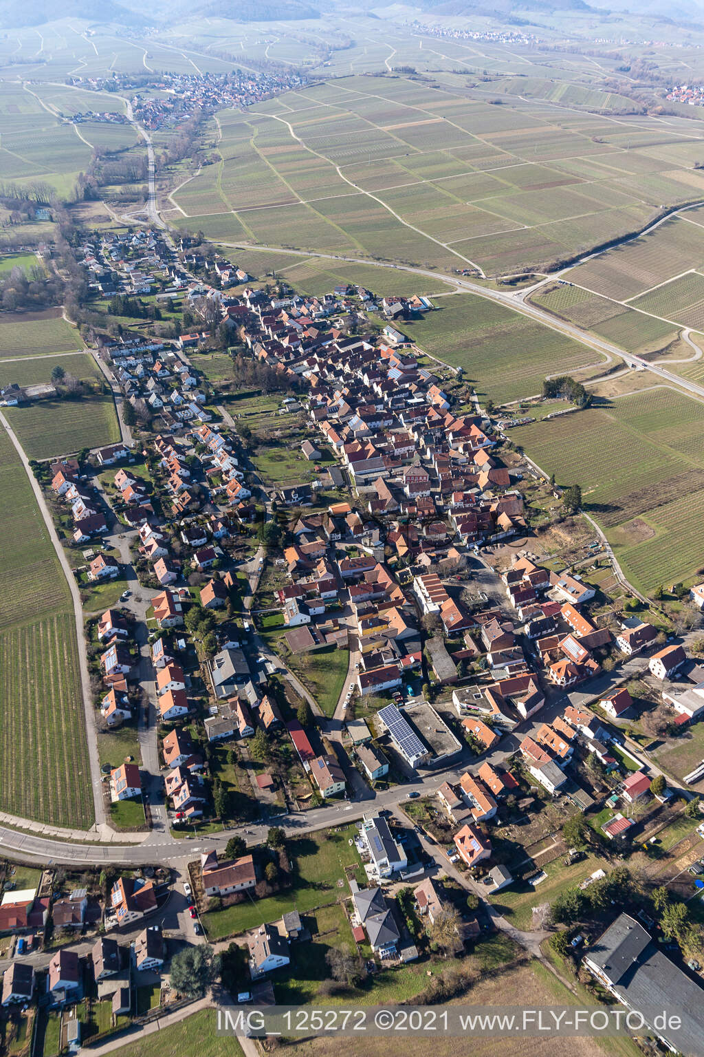 Ortsteil Wollmesheim in Landau in der Pfalz im Bundesland Rheinland-Pfalz, Deutschland von einer Drohne aus