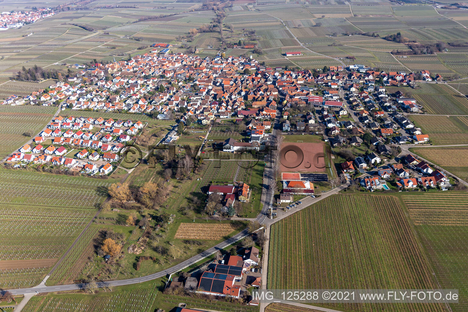 Ortsteil Nußdorf in Landau in der Pfalz im Bundesland Rheinland-Pfalz, Deutschland aus der Luft