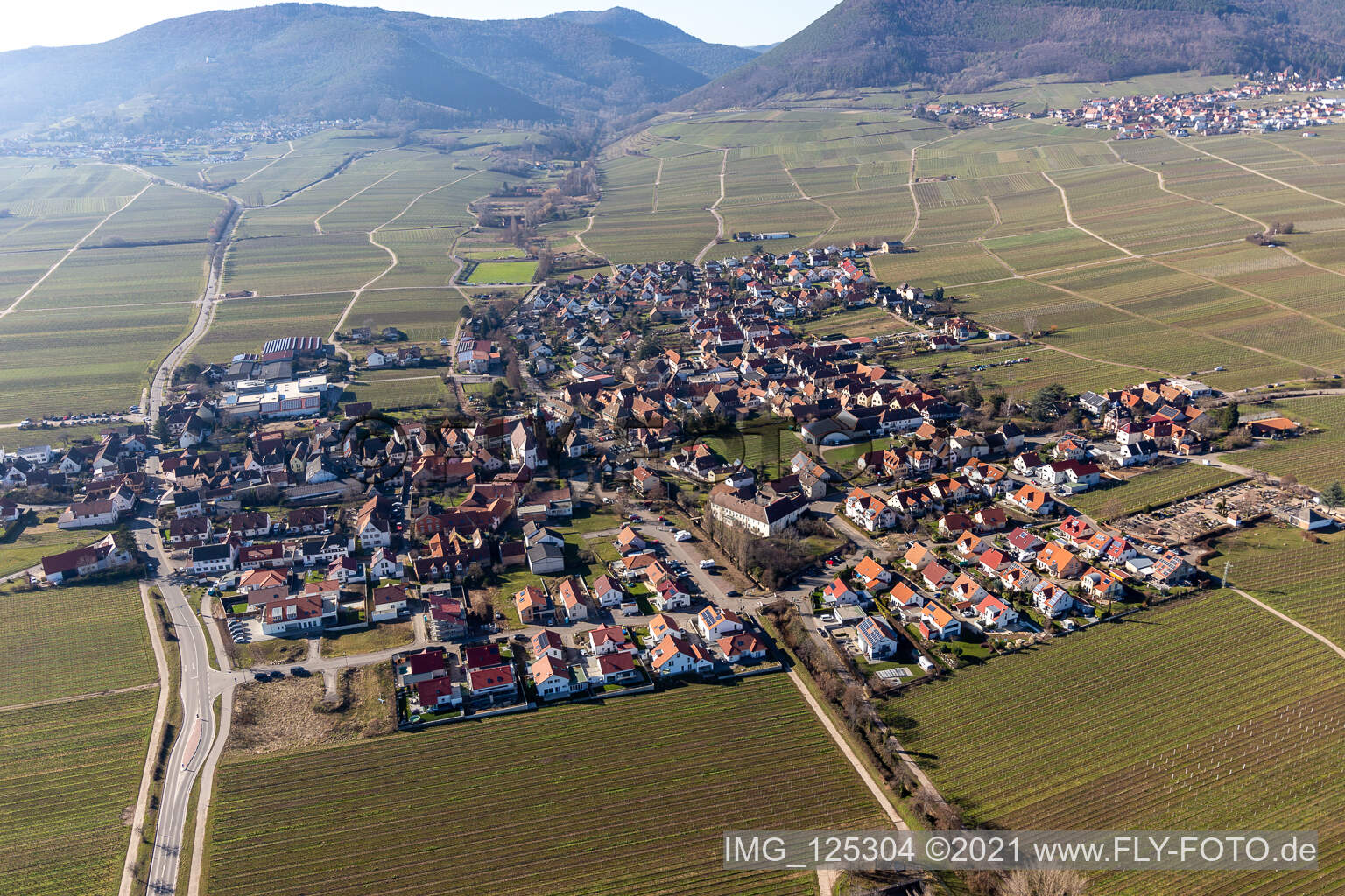 Hainfeld im Bundesland Rheinland-Pfalz, Deutschland aus der Drohnenperspektive