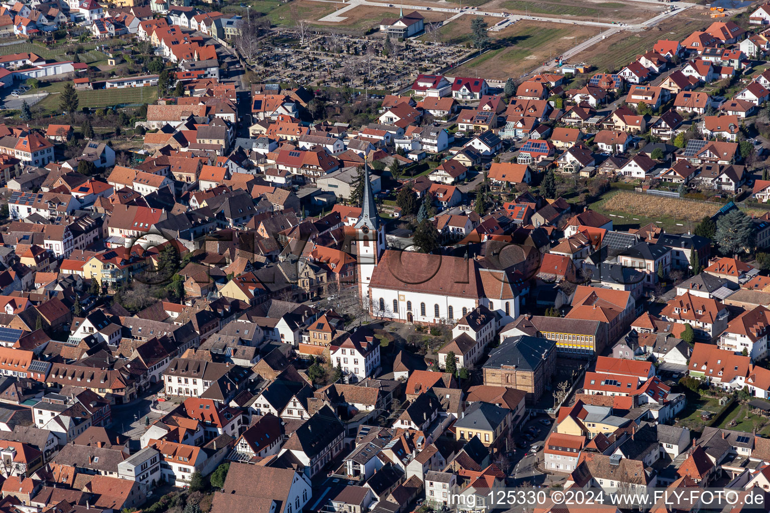 Kath. Kirche St Kosmas und Damian im Ortsteil Alsterweiler in Maikammer im Bundesland Rheinland-Pfalz, Deutschland