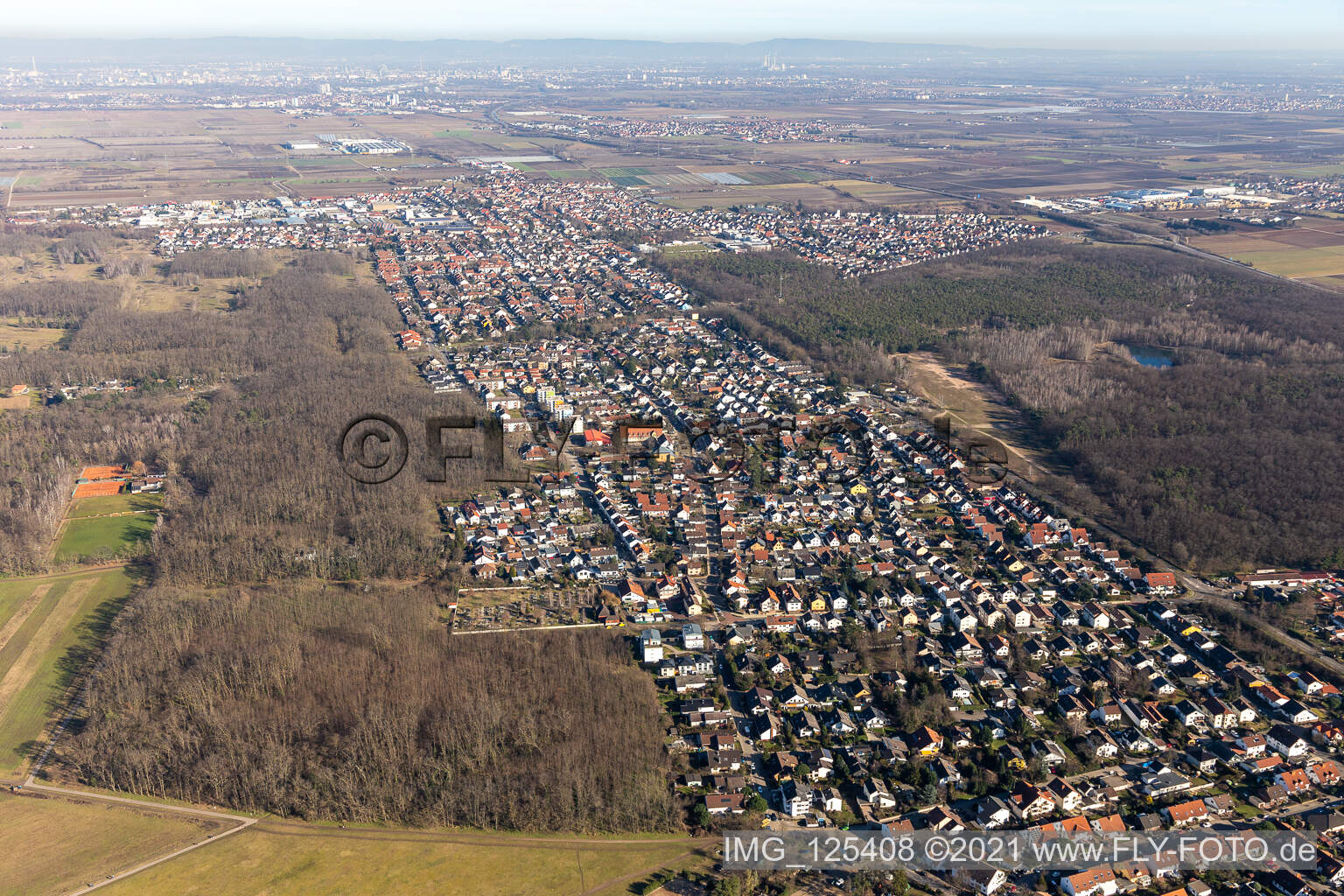 Stadtgebiet mit Außenbezirken und Innenstadtbereich in Maxdorf in Birkenheide im Bundesland Rheinland-Pfalz, Deutschland