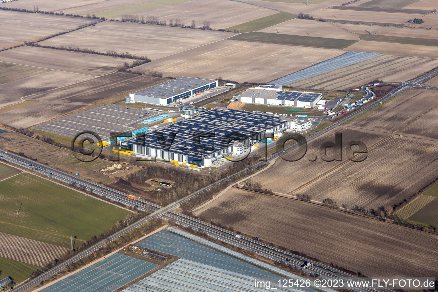 Luftbild von Gebäudekomplex und Gelände des Logistikzentrums der Amazon Logistik Frankenthal GmbH in Frankenthal im Ortsteil Eppstein im Bundesland Rheinland-Pfalz, Deutschland