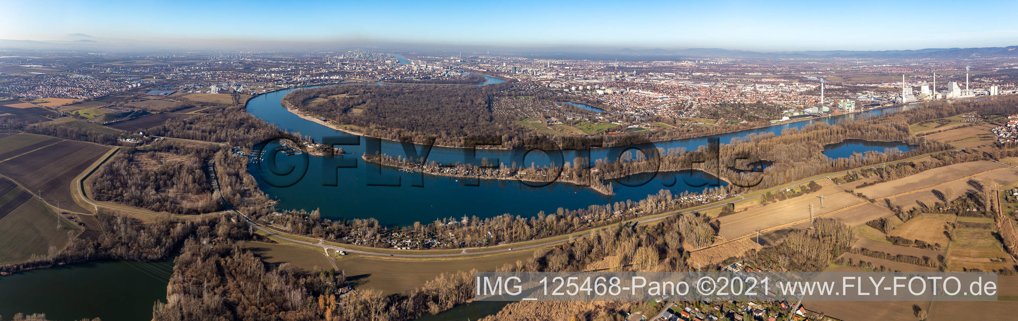 Panorama-Perspektive der Schleife der Uferbereiche um die Reißinsel bei Neckarau am Rhein - Flußverlauf in Mannheim im Ortsteil Niederfeld im Bundesland Baden-Württemberg, Deutschland