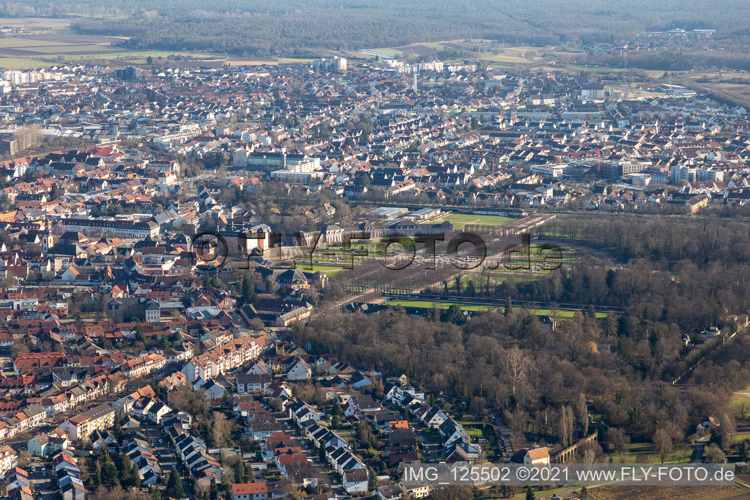 Luftbild von Schloßpark in Schwetzingen im Bundesland Baden-Württemberg, Deutschland