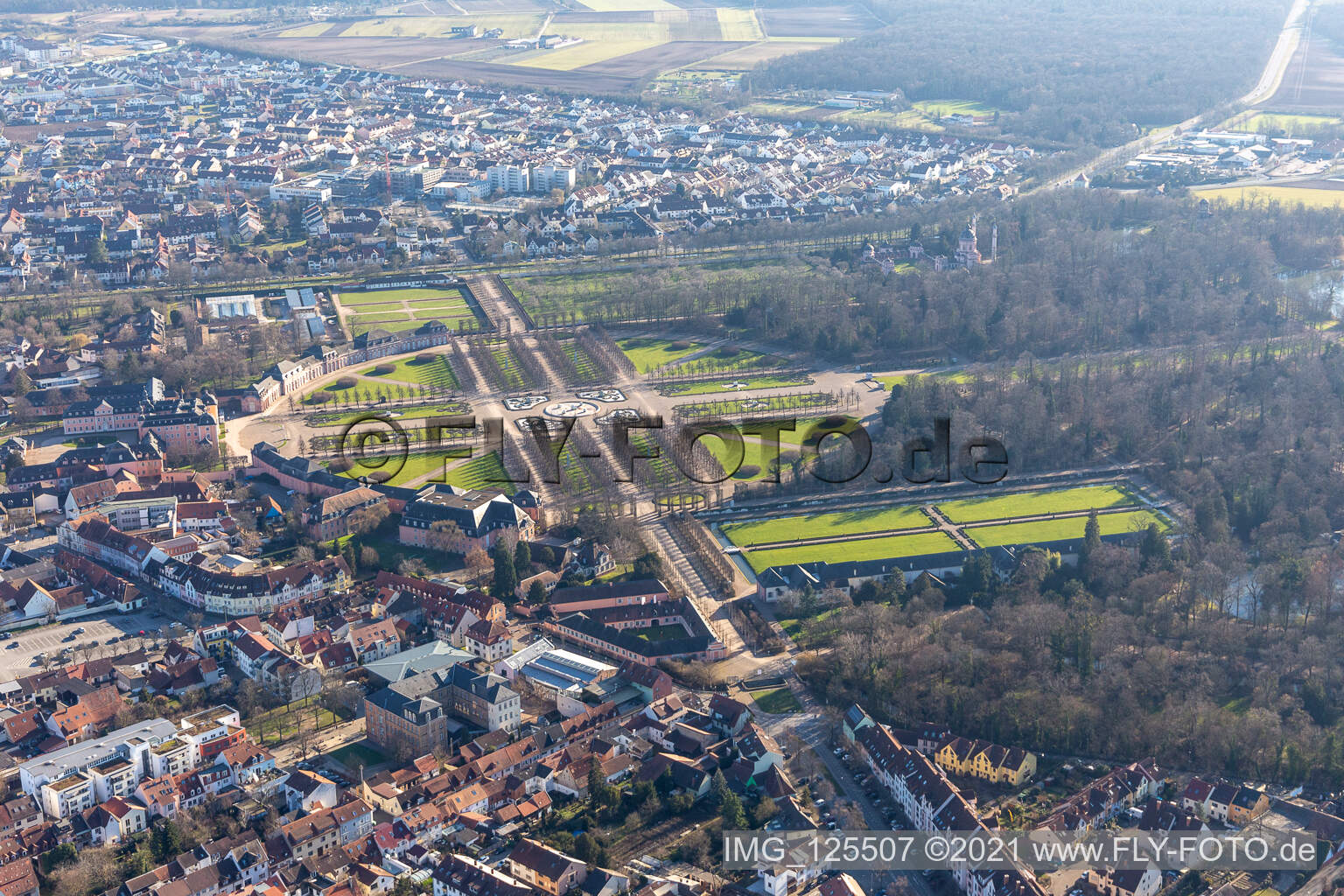 Luftaufnahme von Schloßpark in Schwetzingen im Bundesland Baden-Württemberg, Deutschland