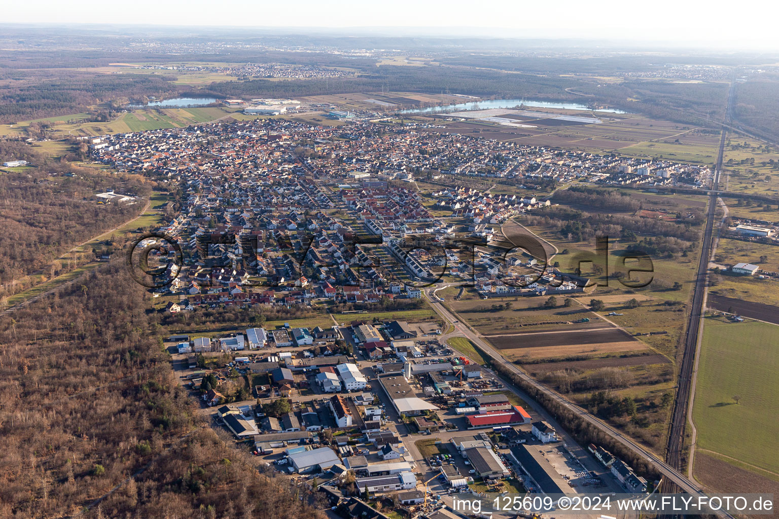 Schrägluftbild von Ortsteil Wiesental in Waghäusel im Bundesland Baden-Württemberg, Deutschland