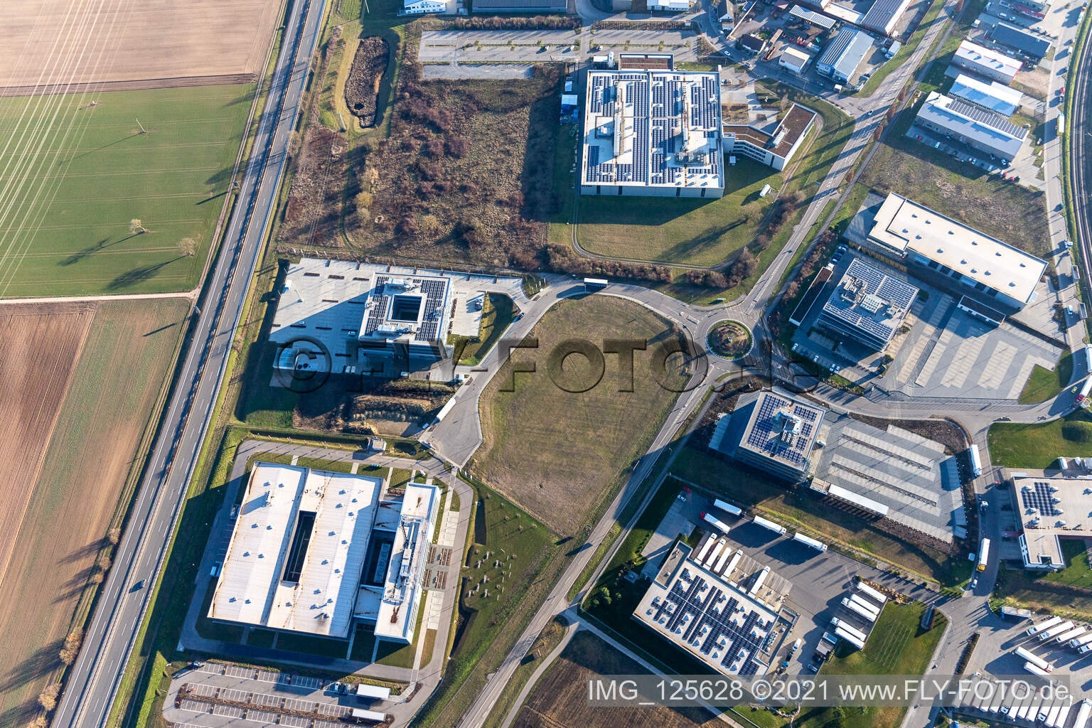 Schrägluftbild von Industriegebiet Nord in Rülzheim im Bundesland Rheinland-Pfalz, Deutschland