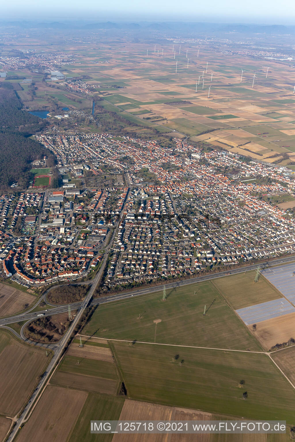 Rülzheim im Bundesland Rheinland-Pfalz, Deutschland von oben gesehen
