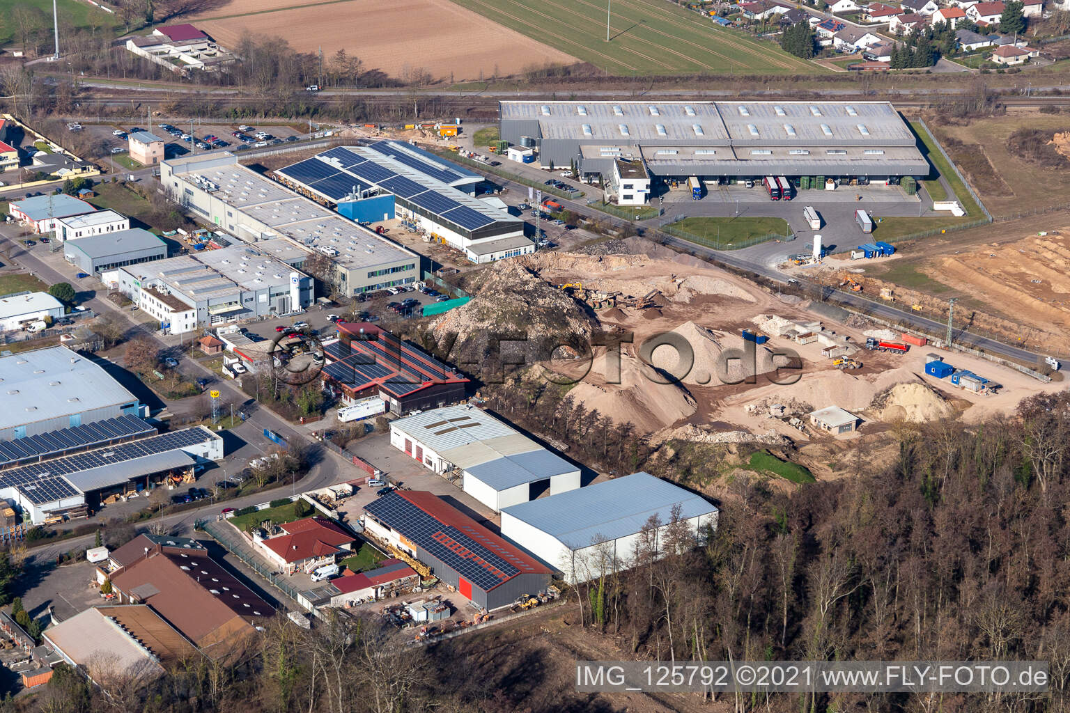Luftbild von Industriegebiet Große Ahlmühle: Eichenlaub Logistic, CarDoc, SERO in Rohrbach im Bundesland Rheinland-Pfalz, Deutschland