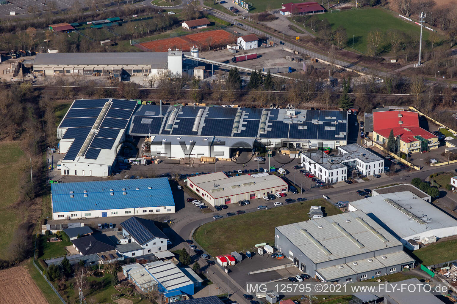 Luftbild von Gewerbegebiet und Firmenansiedlung Ost mit RELINEEUROPE AG in Rohrbach im Bundesland Rheinland-Pfalz, Deutschland