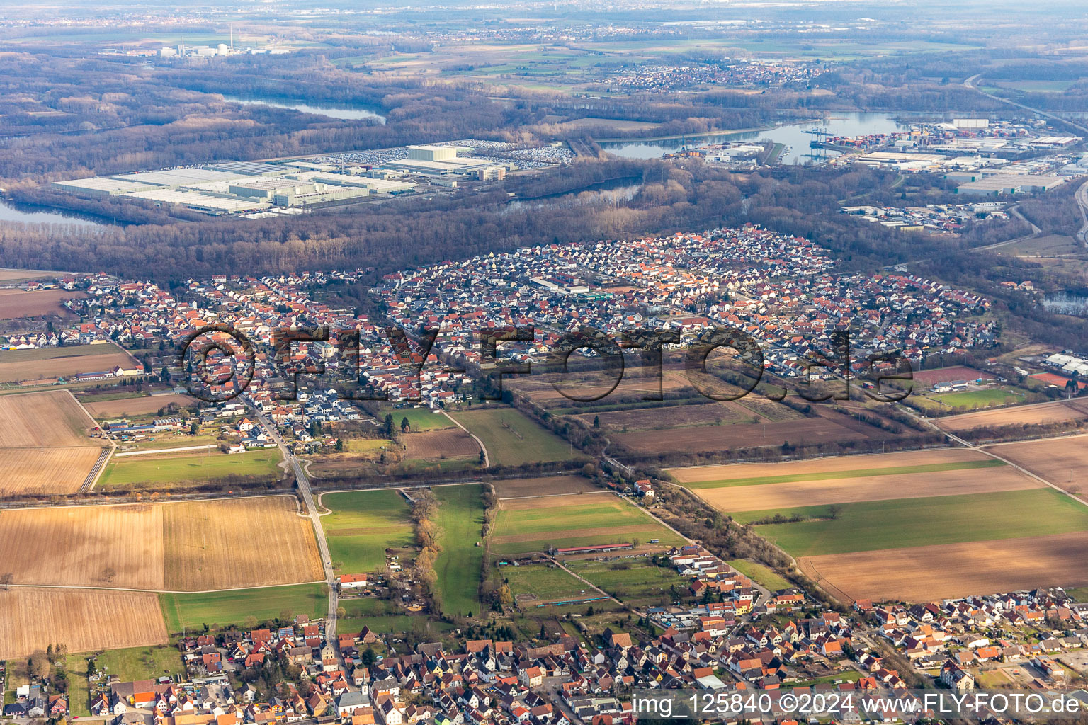 Drohnenbild von Lingenfeld im Bundesland Rheinland-Pfalz, Deutschland