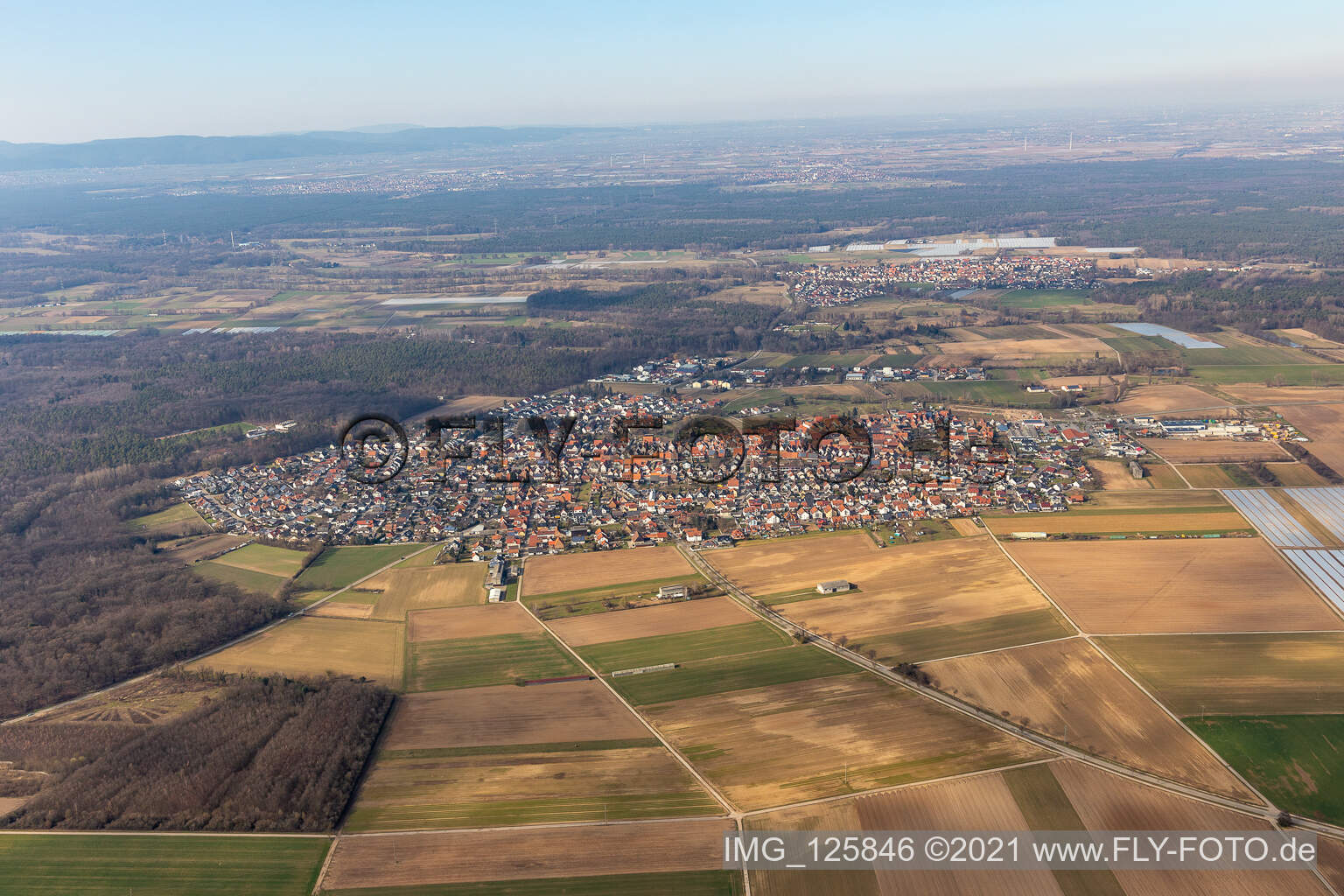 Luftaufnahme von Ortsansicht der Straßen und Häuser der Wohngebiete in Harthausen im Bundesland Rheinland-Pfalz, Deutschland