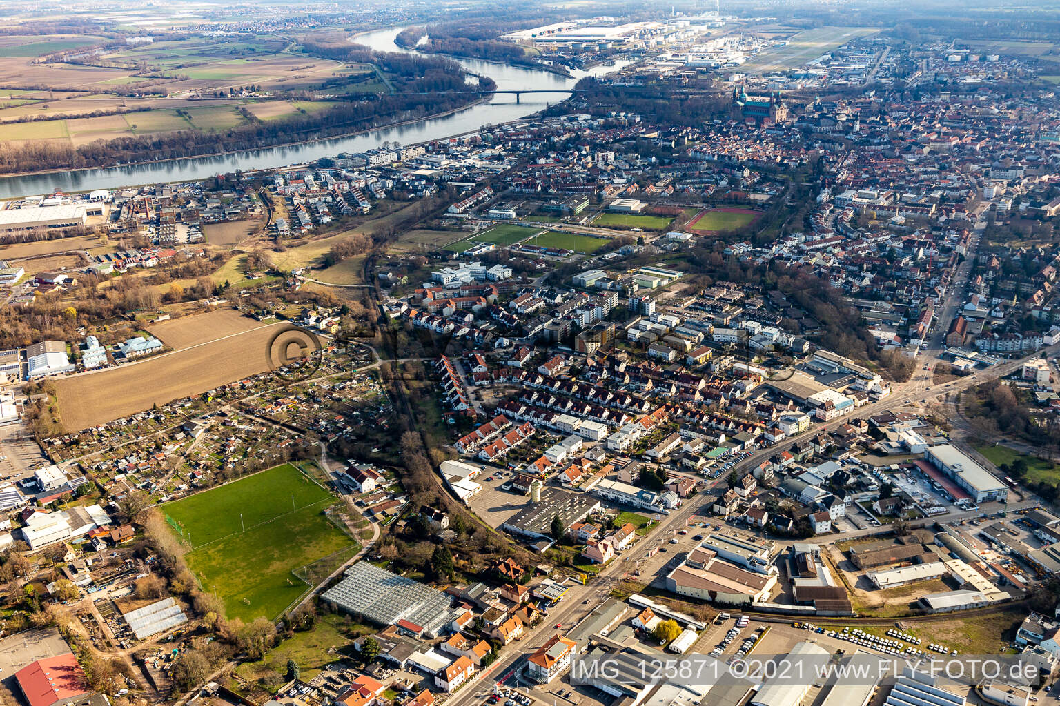 Speyer im Bundesland Rheinland-Pfalz, Deutschland von oben gesehen