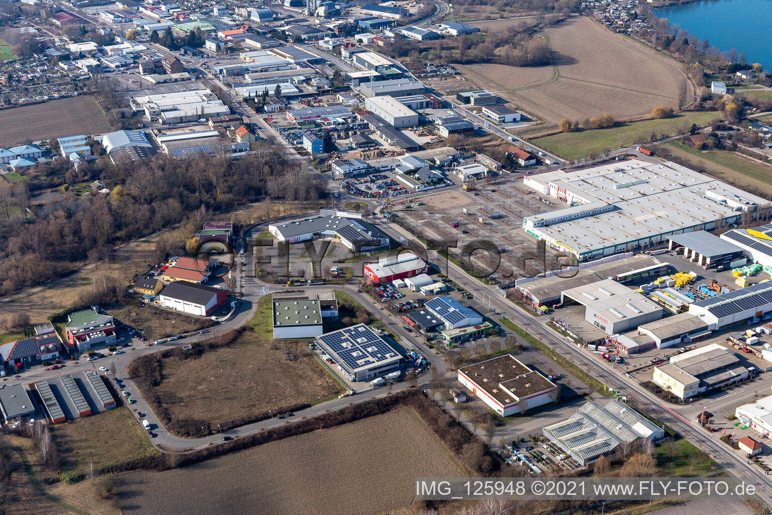 Industrie- und Gewerbegebiet entlang der Auestraße in Speyer im Bundesland Rheinland-Pfalz, Deutschland