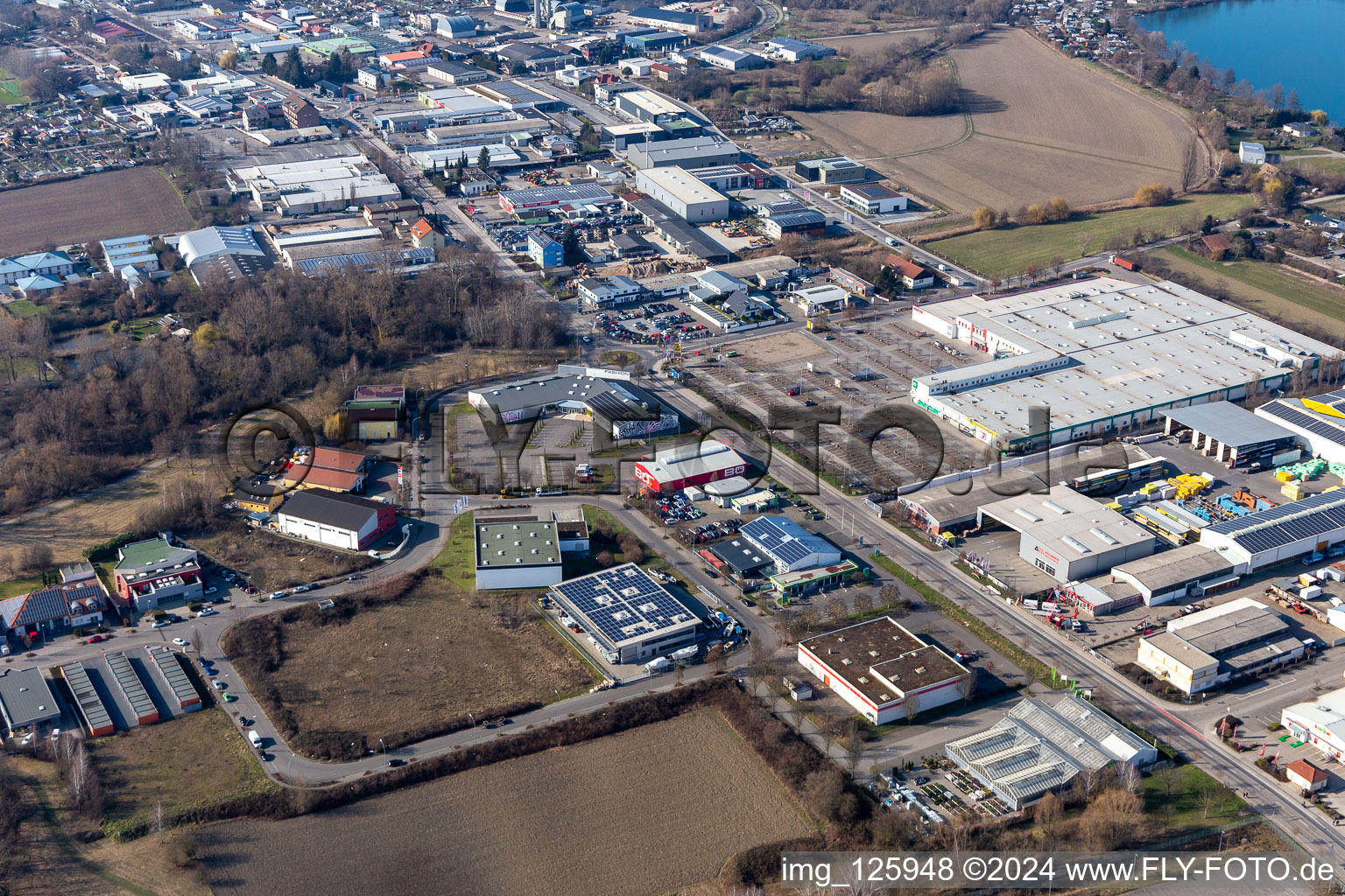 Industrie- und Gewerbegebiet entlang der Auestraße in Speyer im Bundesland Rheinland-Pfalz, Deutschland