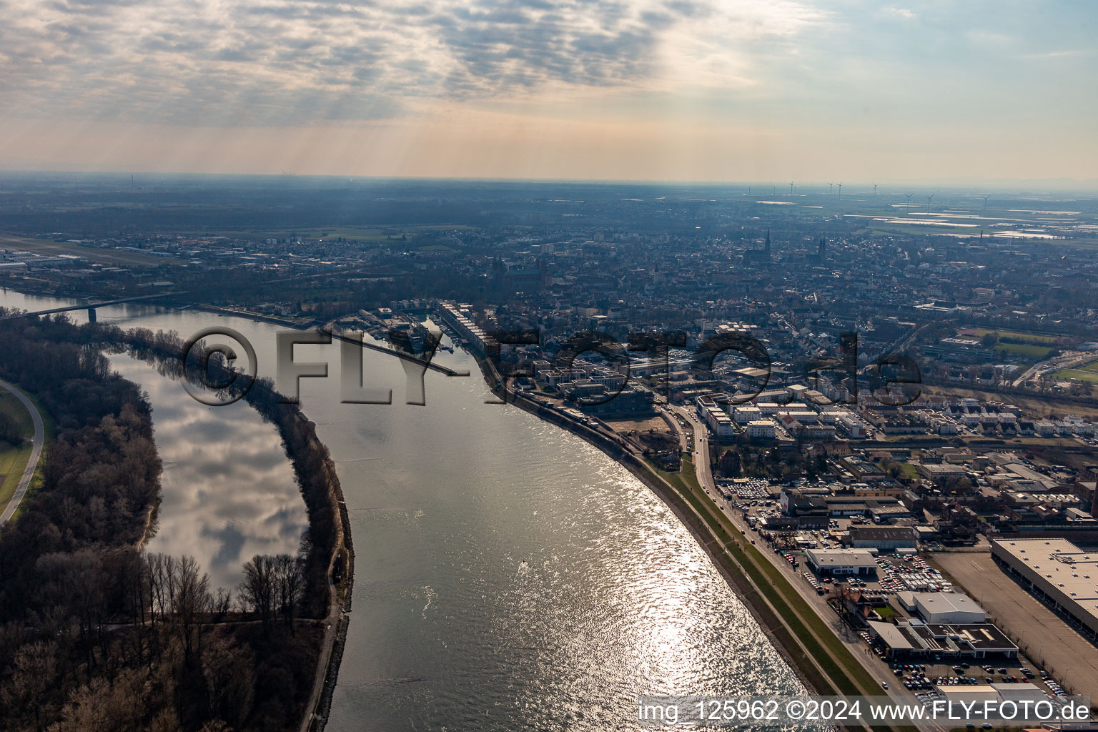 Rhein bei Speyer im Bundesland Rheinland-Pfalz, Deutschland