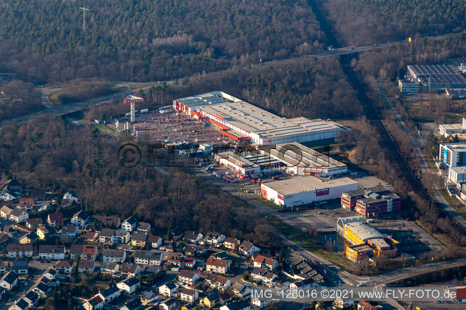 Luftbild von Gebäude der Niederlassung des Baumarktes BAUHAUS Speyer in Speyer im Bundesland Rheinland-Pfalz, Deutschland