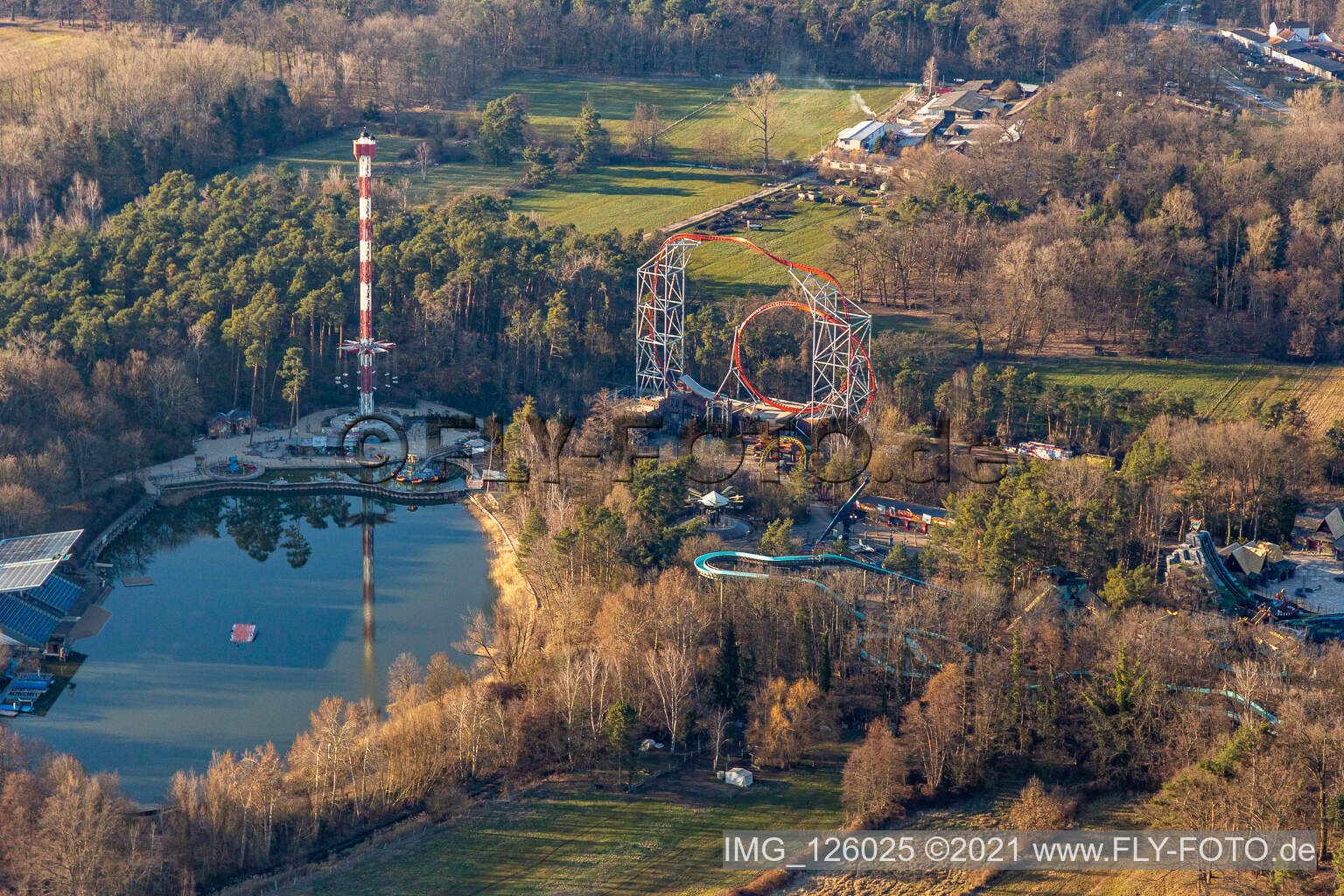 Holidaypark in der Winter- und Coronapause in Haßloch im Bundesland Rheinland-Pfalz, Deutschland von oben