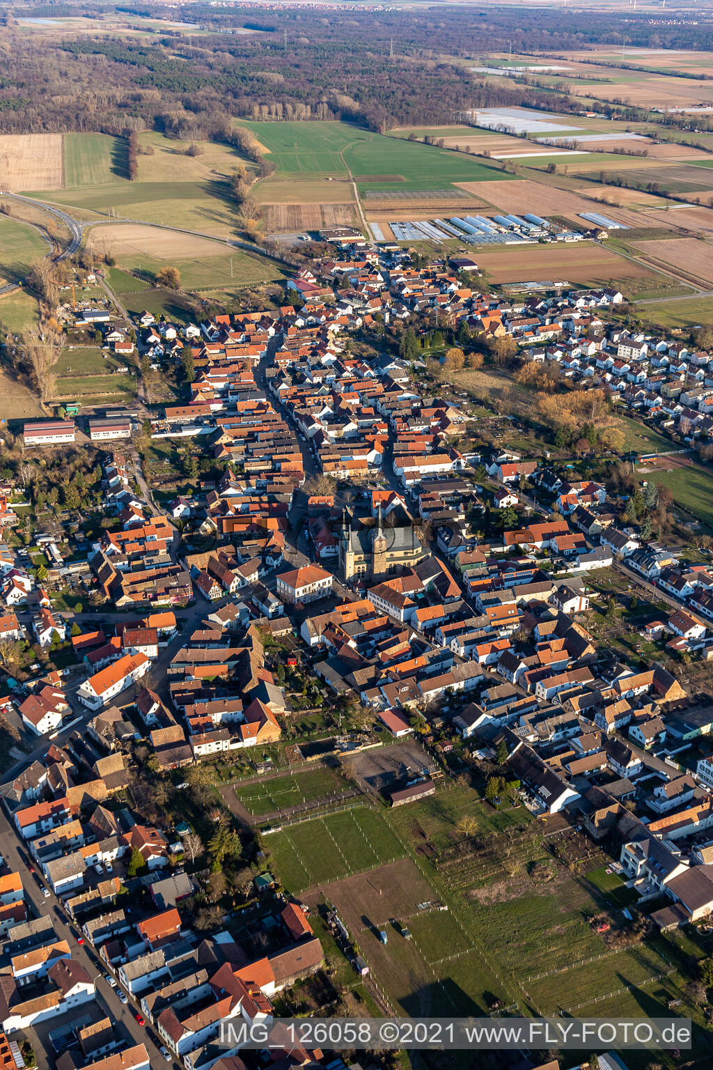 Luftbild von Stadtzentrum im Innenstadtbereich in Geinsheim in Neustadt an der Weinstraße im Bundesland Rheinland-Pfalz, Deutschland