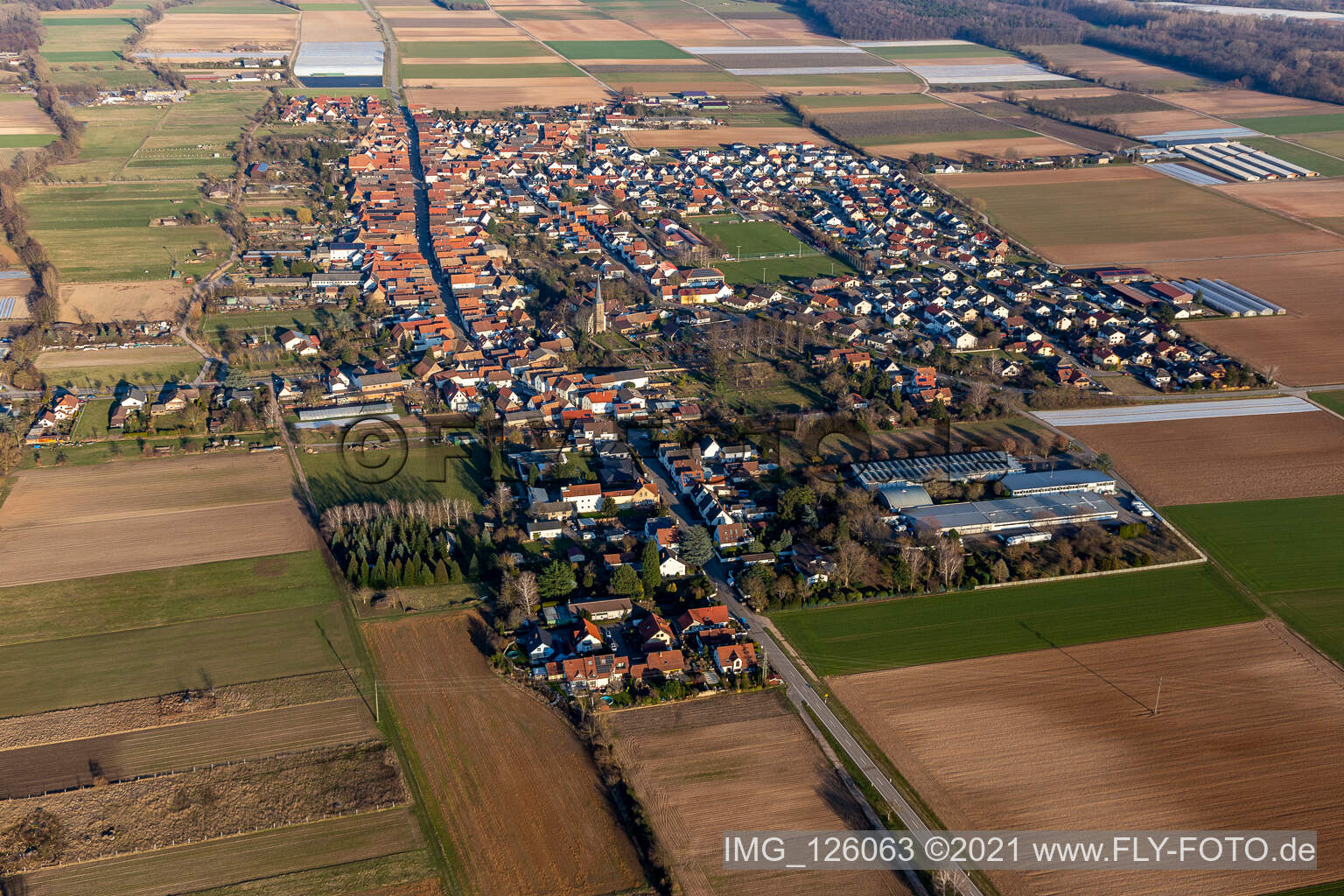 Luftbild von Ortsansicht am Rande von landwirtschaftlichen Feldern und Nutzflächen in Gommersheim im Bundesland Rheinland-Pfalz, Deutschland
