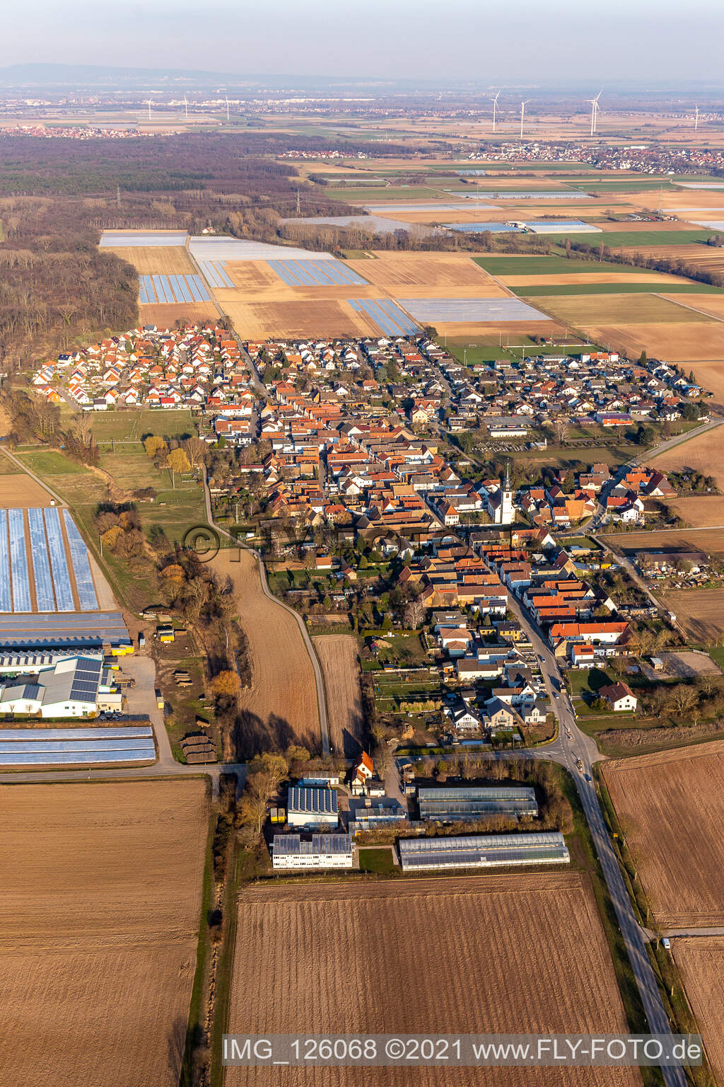 Drohnenbild von Freisbach im Bundesland Rheinland-Pfalz, Deutschland