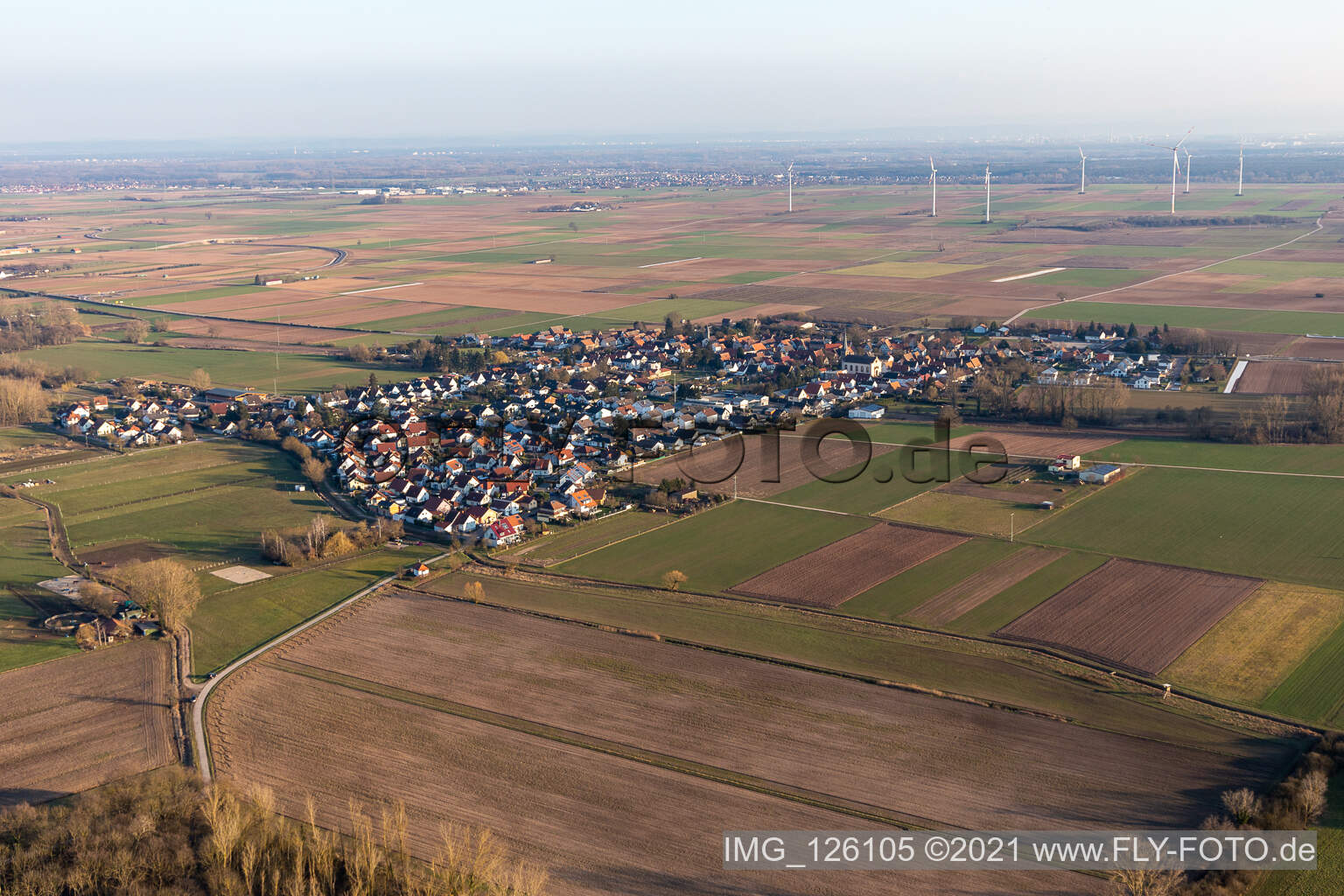 Knittelsheim im Bundesland Rheinland-Pfalz, Deutschland von der Drohne aus gesehen