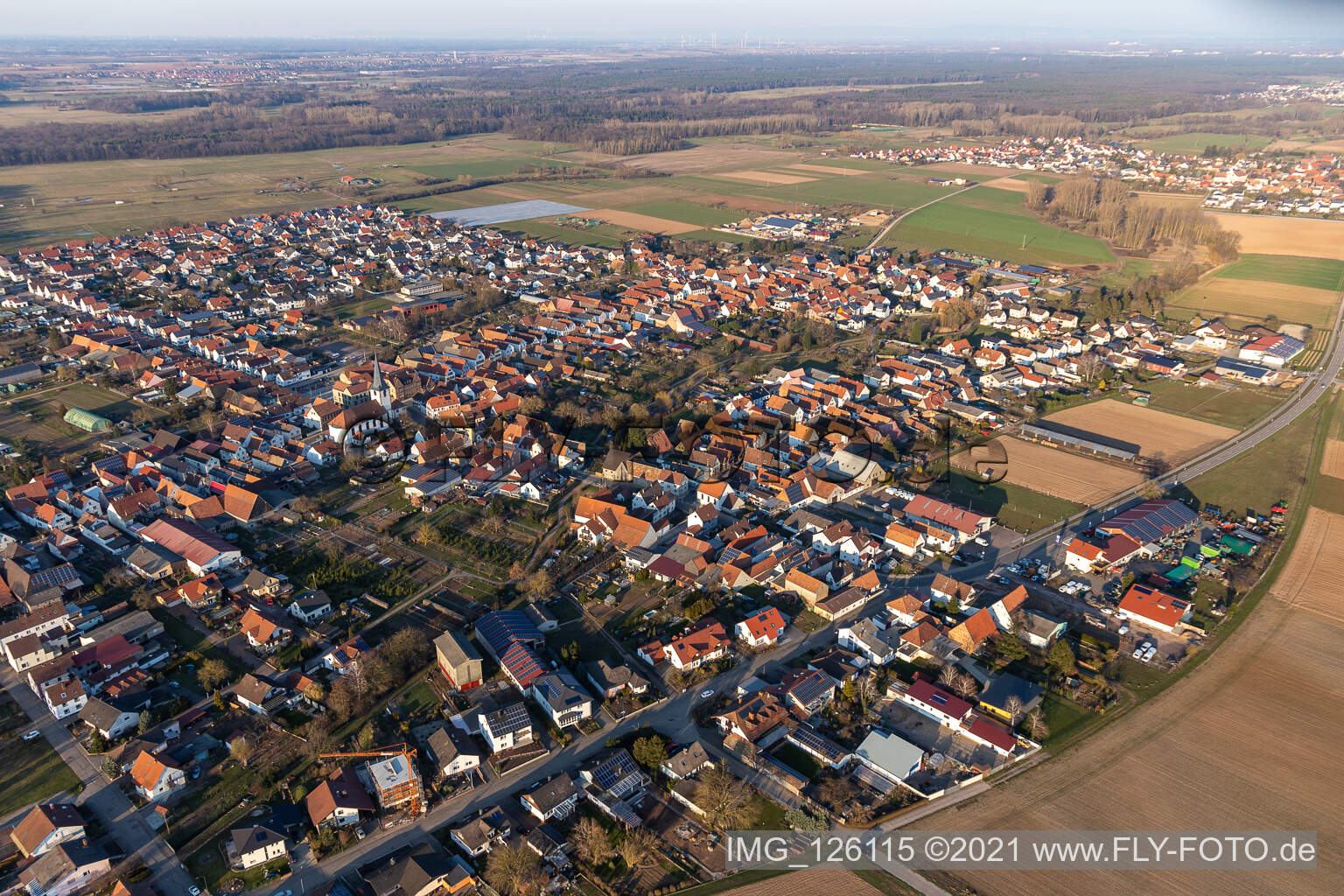 Ottersheim bei Landau im Bundesland Rheinland-Pfalz, Deutschland von der Drohne aus gesehen