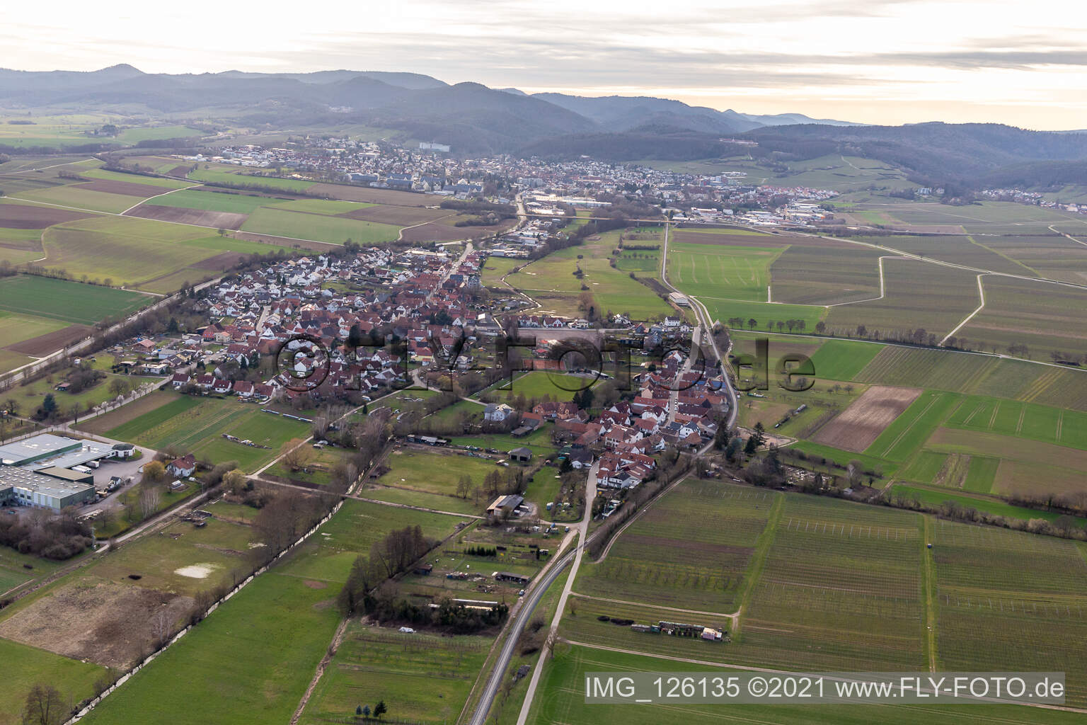 Ortsteil Drusweiler in Kapellen-Drusweiler im Bundesland Rheinland-Pfalz, Deutschland von oben gesehen