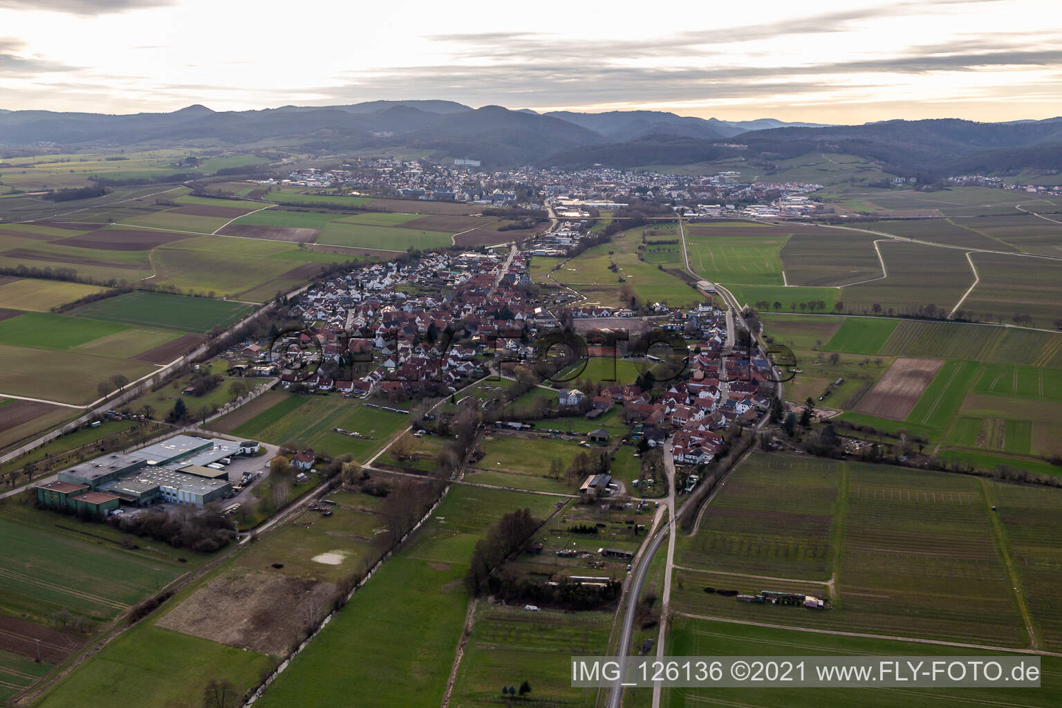 Ortsteil Drusweiler in Kapellen-Drusweiler im Bundesland Rheinland-Pfalz, Deutschland vom Flugzeug aus