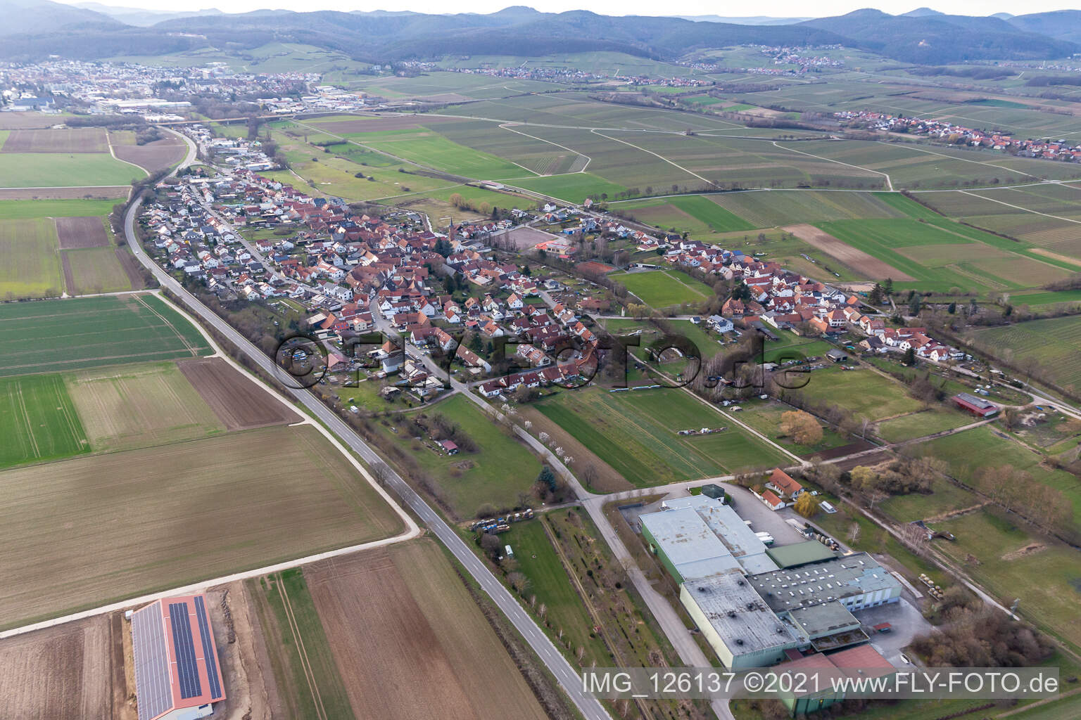 Ortsteil Kapellen in Kapellen-Drusweiler im Bundesland Rheinland-Pfalz, Deutschland aus der Drohnenperspektive