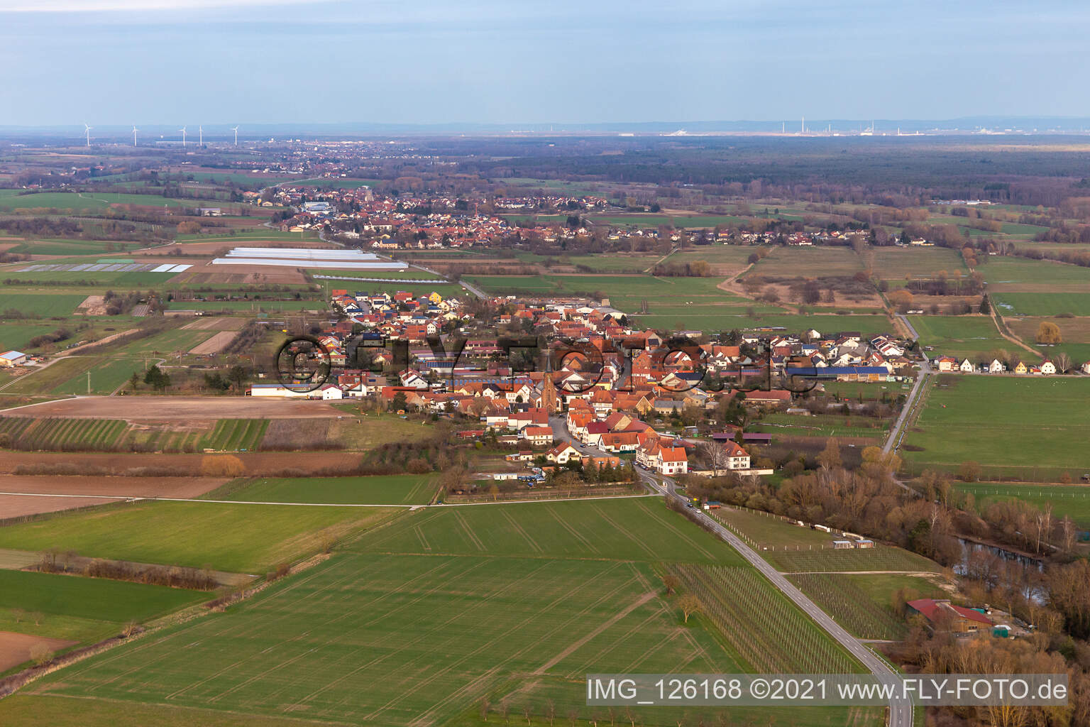 Drohnenbild von Schweighofen im Bundesland Rheinland-Pfalz, Deutschland