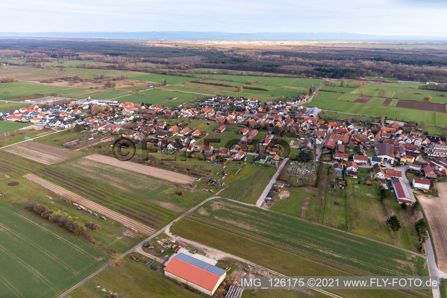 Schweighofen im Bundesland Rheinland-Pfalz, Deutschland von einer Drohne aus