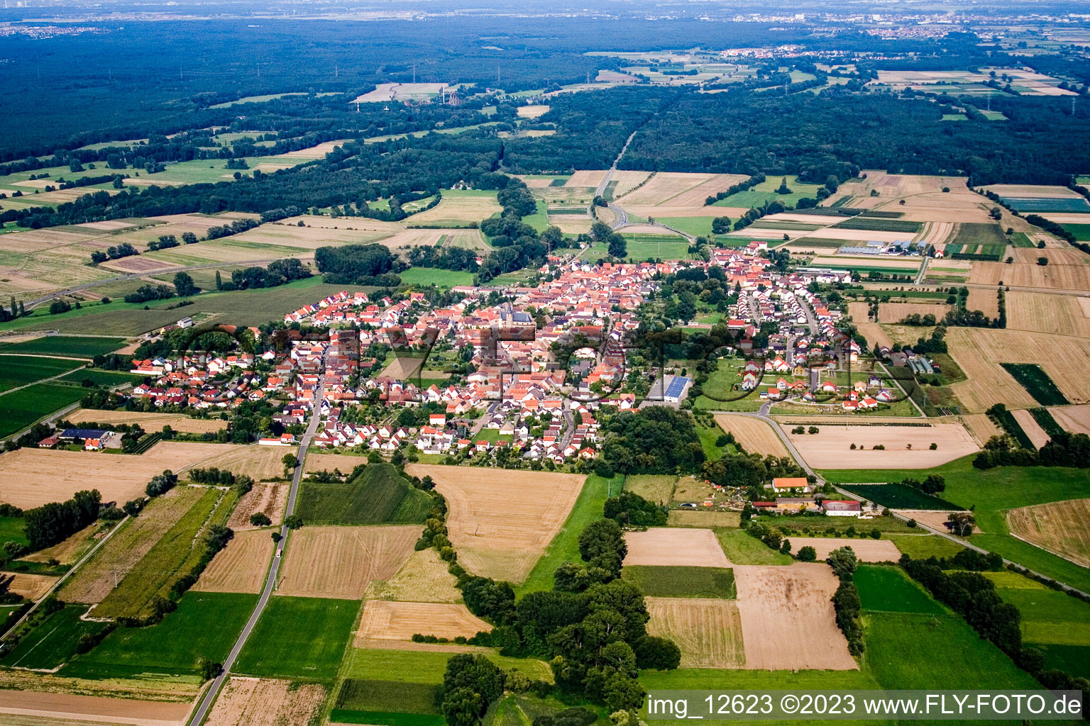 Geinsheim von Westen im Bundesland Rheinland-Pfalz, Deutschland