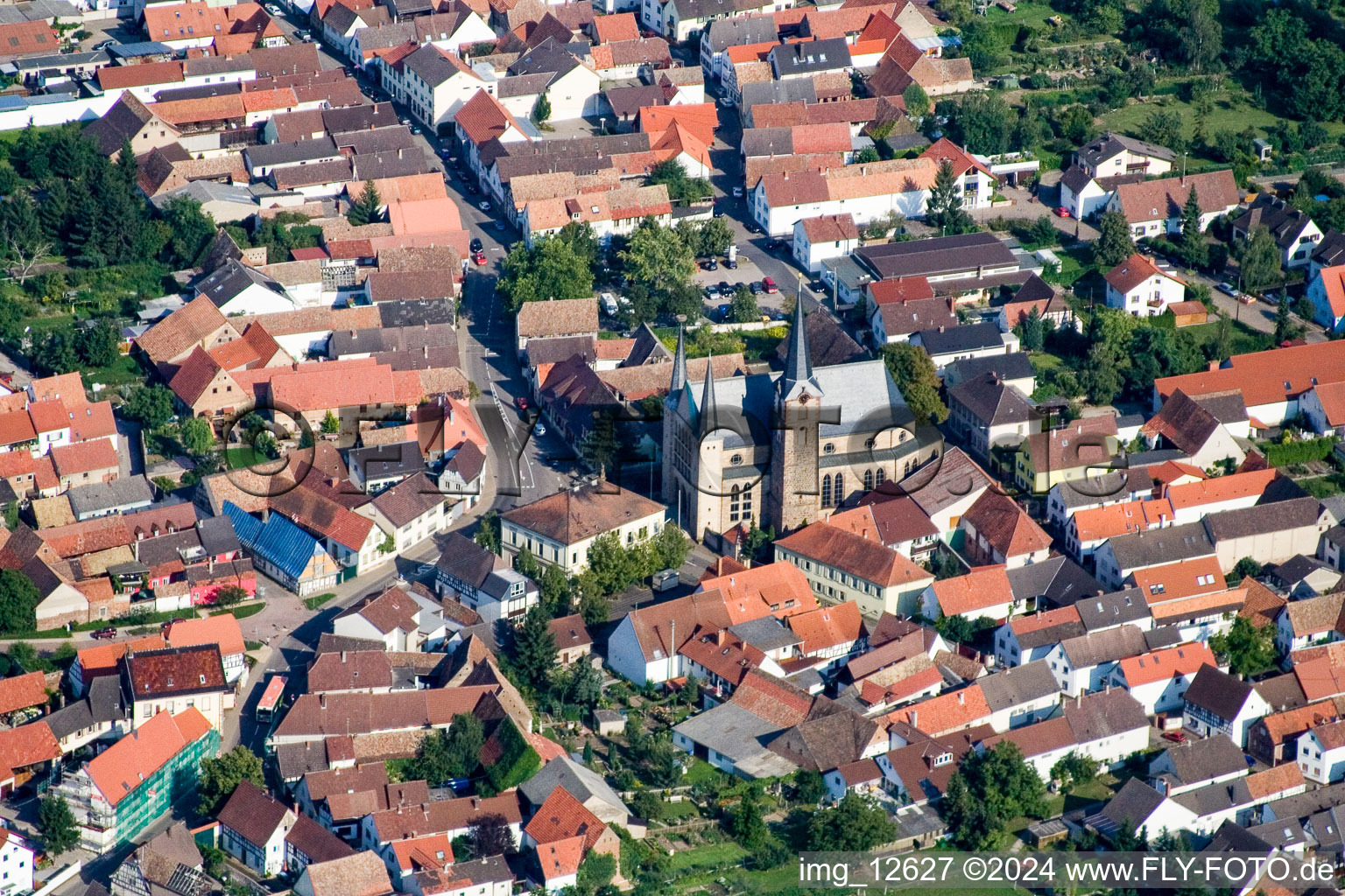Luftbild von Dorf - Ansicht im Ortsteil Geinsheim in Neustadt an der Weinstraße im Bundesland Rheinland-Pfalz, Deutschland