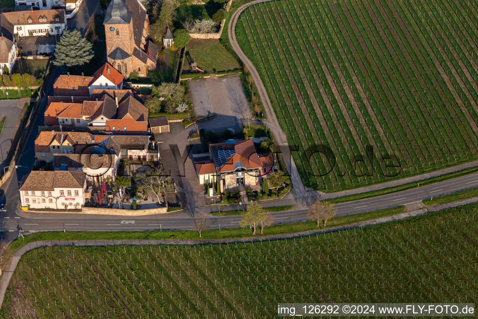 Das Weinhaus Vinothek Meßmer, Ritterhof zur Rose in Burrweiler im Bundesland Rheinland-Pfalz, Deutschland