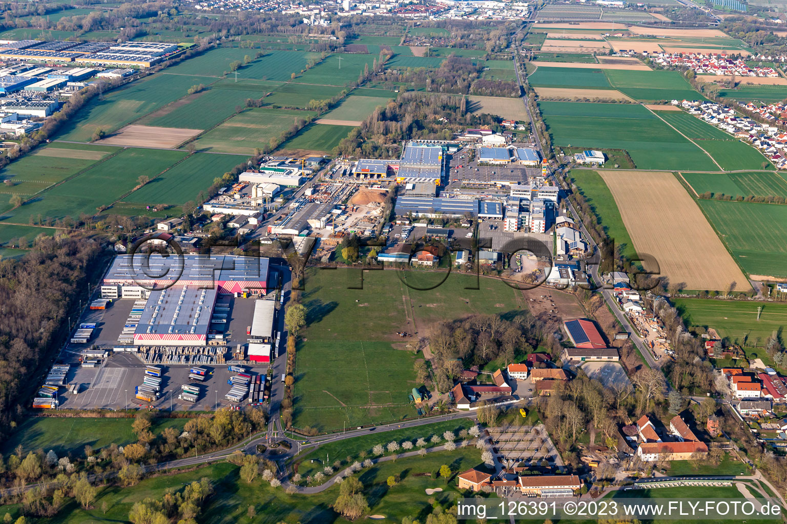 Luftbild von Gebäude der Niederlassung des Baumarktes HORNBACH Bornheim im Ortsteil Industriegebiet Bornheim in Bornheim im Bundesland Rheinland-Pfalz, Deutschland
