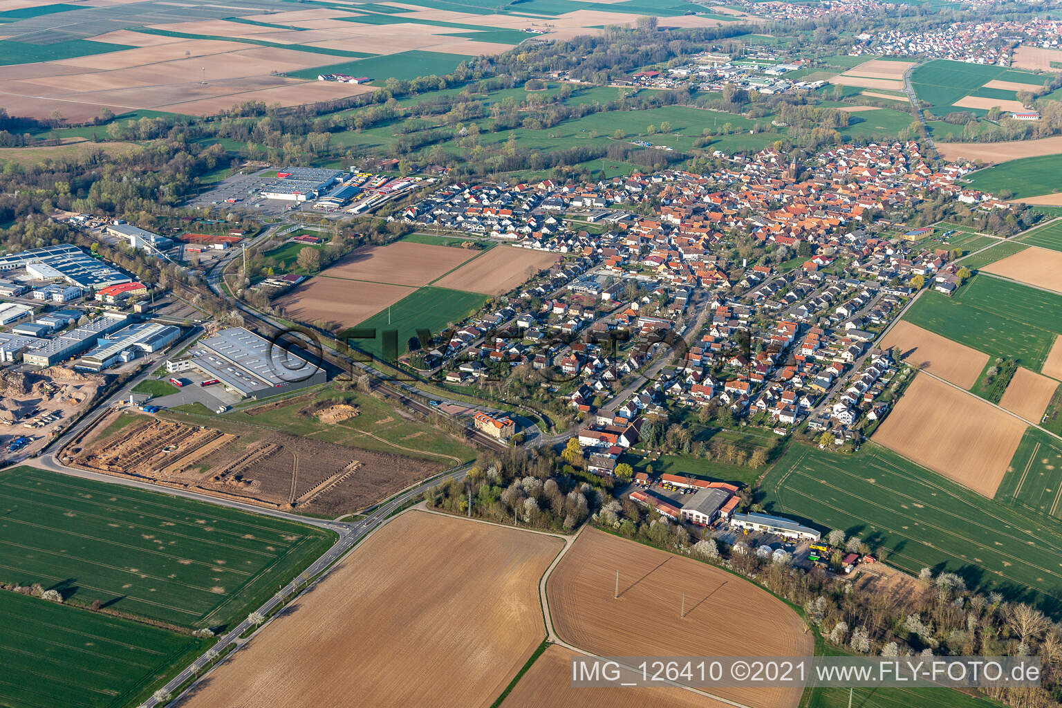 Rohrbach im Bundesland Rheinland-Pfalz, Deutschland aus der Drohnenperspektive